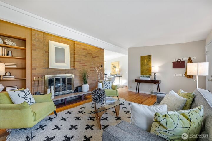 Property Photo:  2415 W McGraw Street  WA 98199 