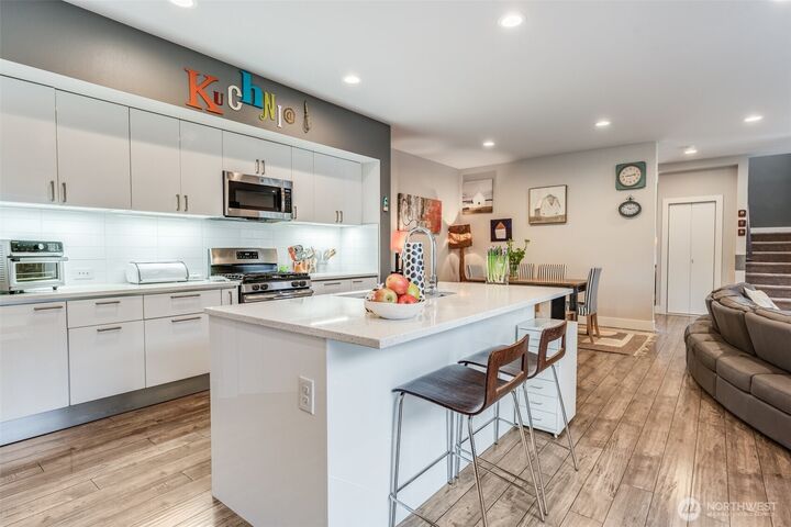 Property Photo:  32819  Madrona Avenue SE  WA 98010 