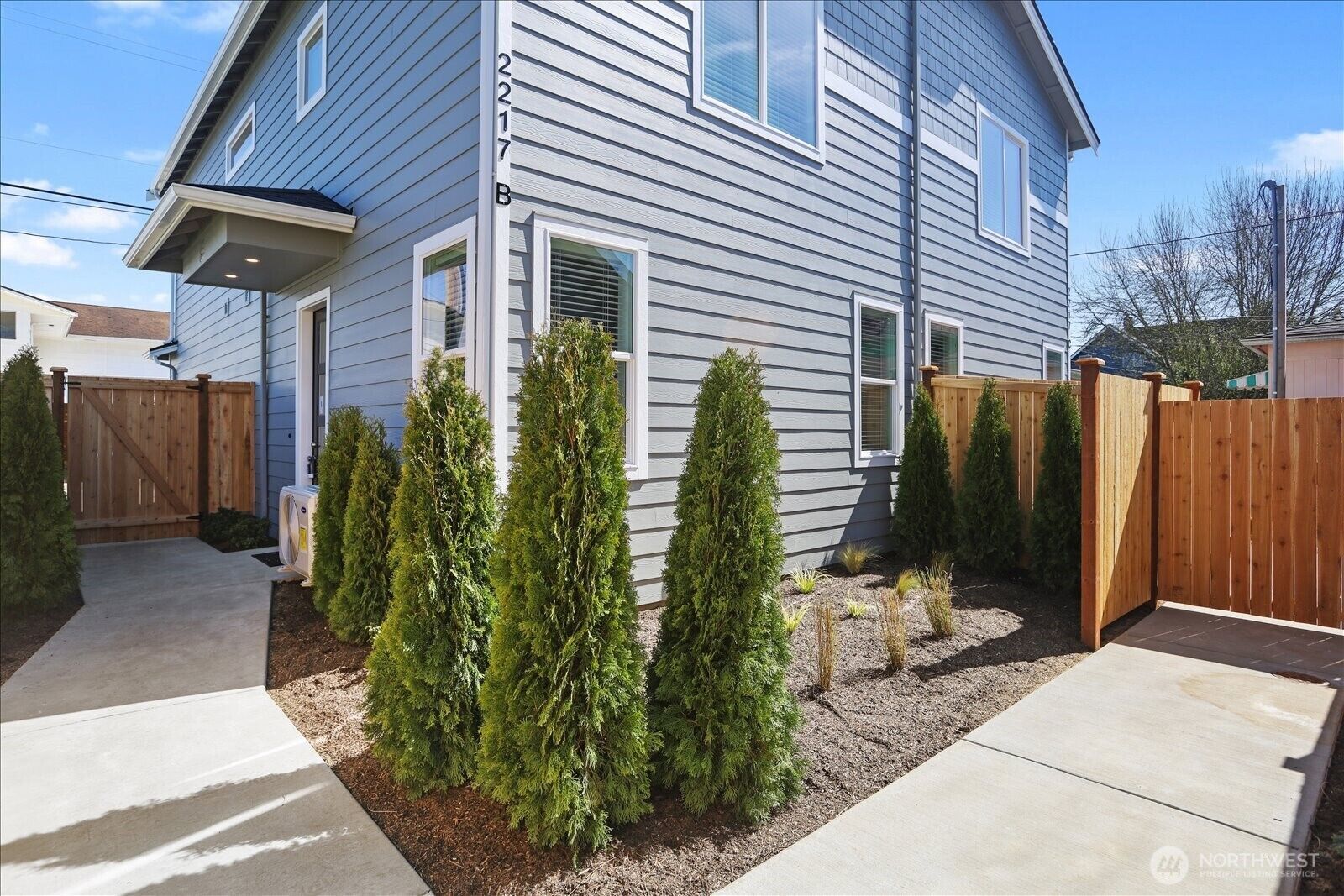 Property Photo: 2217 Hoyt Avenue C WA 98201