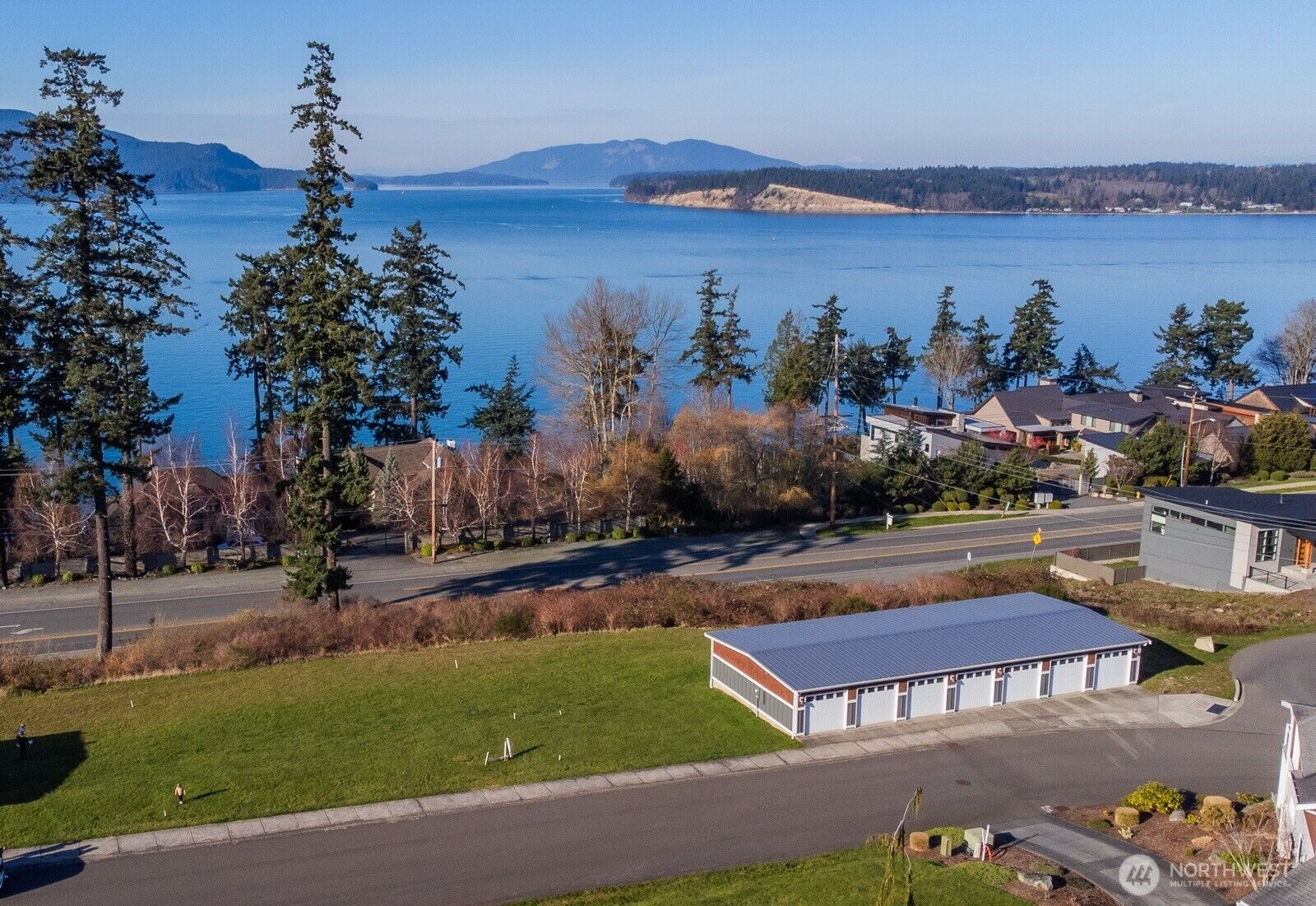Property Photo:  3910  Isle Way  WA 98211 