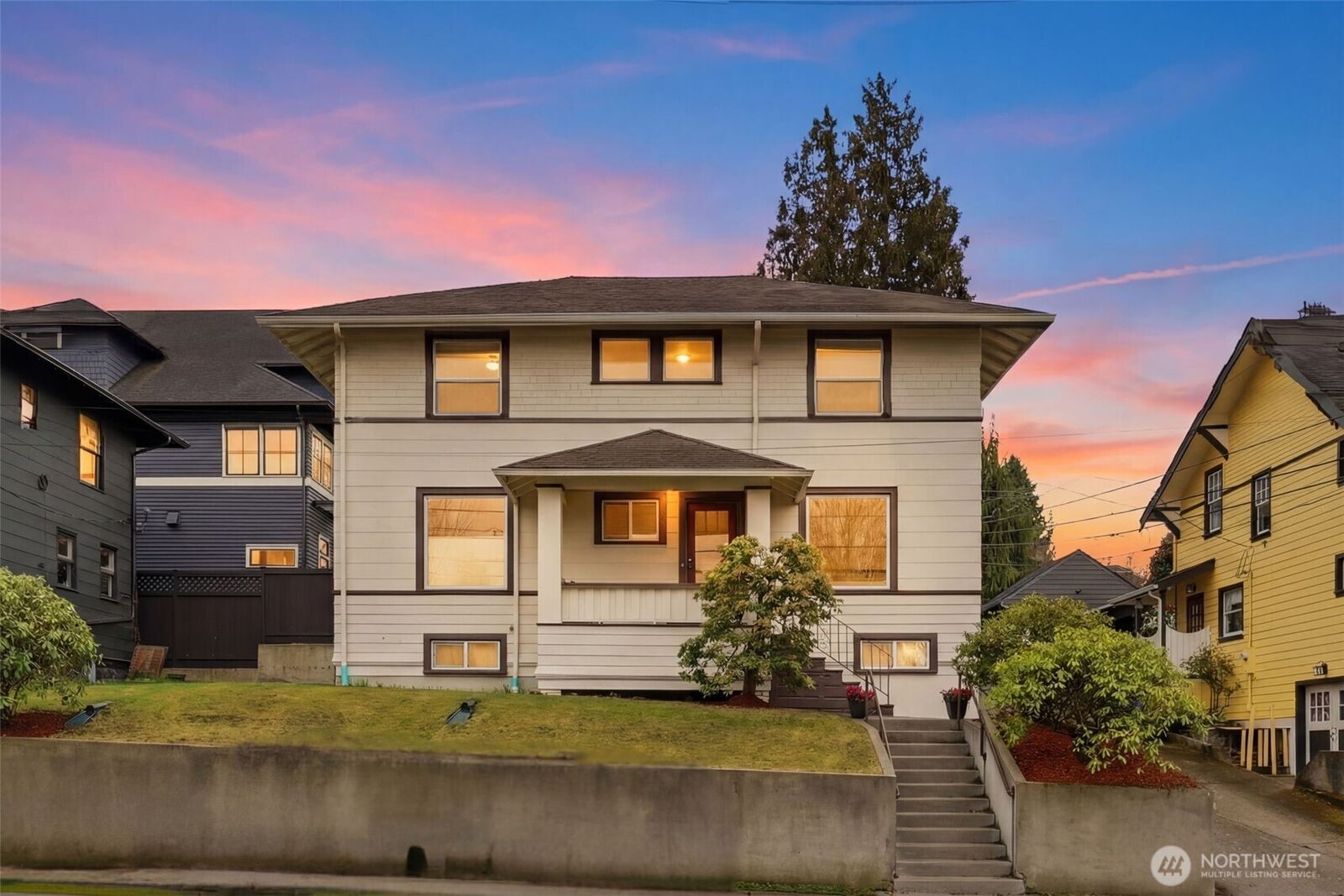Property Photo:  209 W McGraw Street  WA 98119 