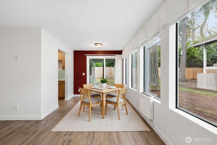 Property Photo:  1605  149th Place SE 1  WA 98007 
