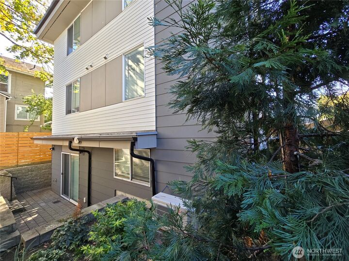 Property Photo:  4709 B  8th Avenue NE  WA 98105 