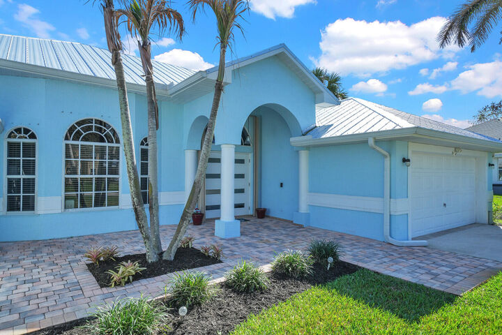 Property Photo: 184 SE Osprey Ridge FL 34984