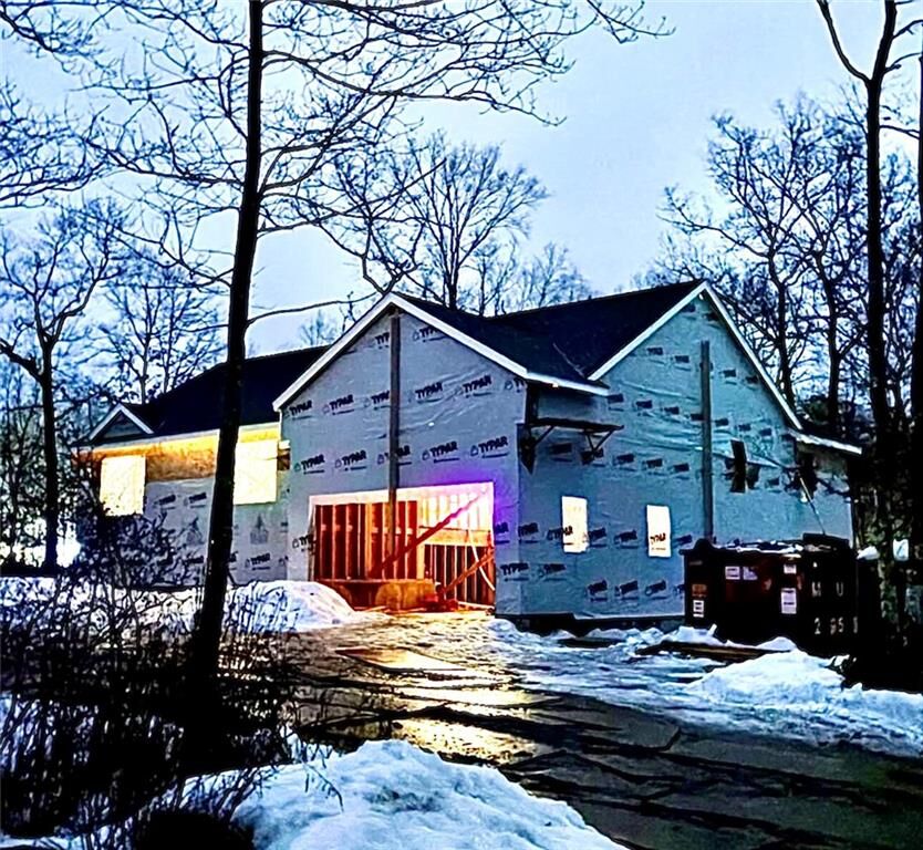 Property Photo:  2 Fanning Place  RI 02832 