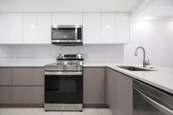 Property Photo:  1717 N Bayshore Dr A-3354  FL 33132 