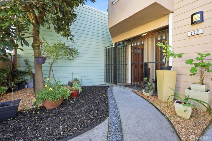 Property Photo:  473 Leland Avenue  CA 94134 