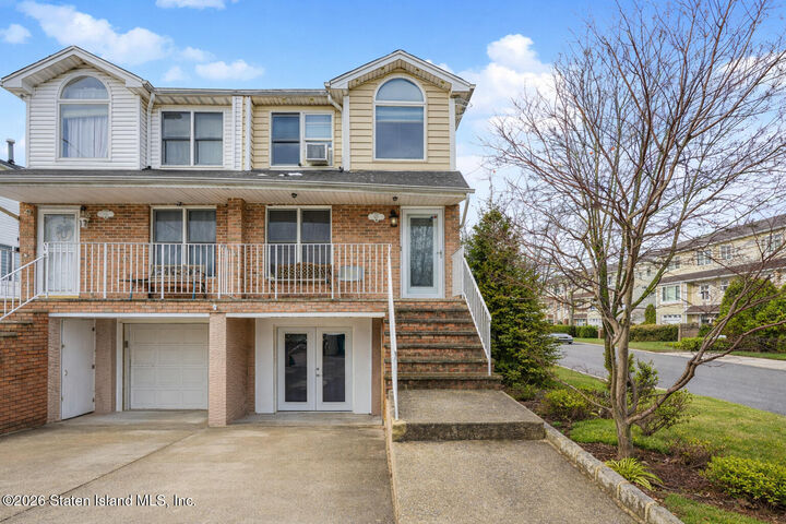 Property Photo:  123 Mosely Avenue  NY 10312 