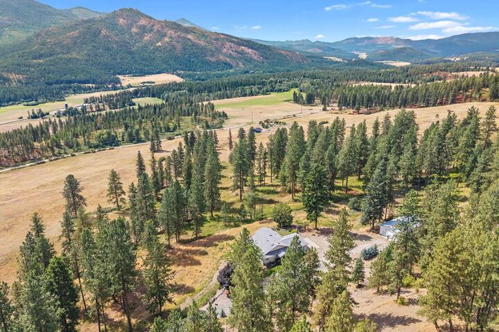 Property Photo:  2024 Summit Valley Q Rd  WA 99101 