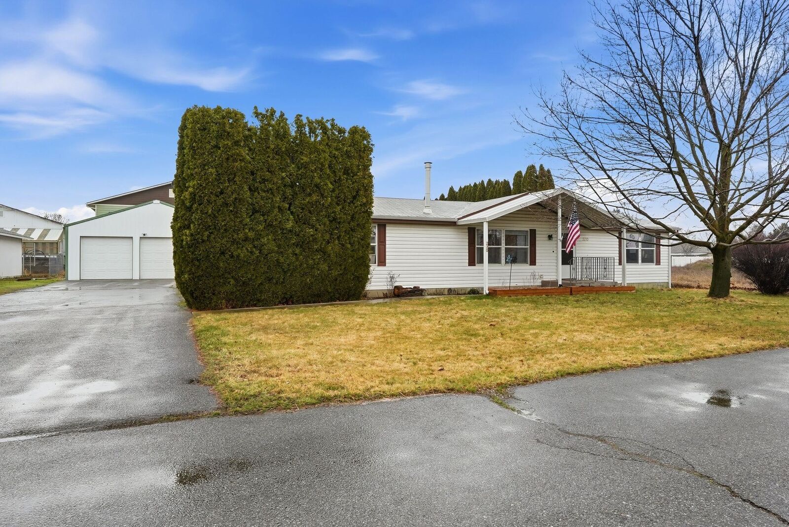 Property Photo:  220 N Galway Ln  WA 99037 