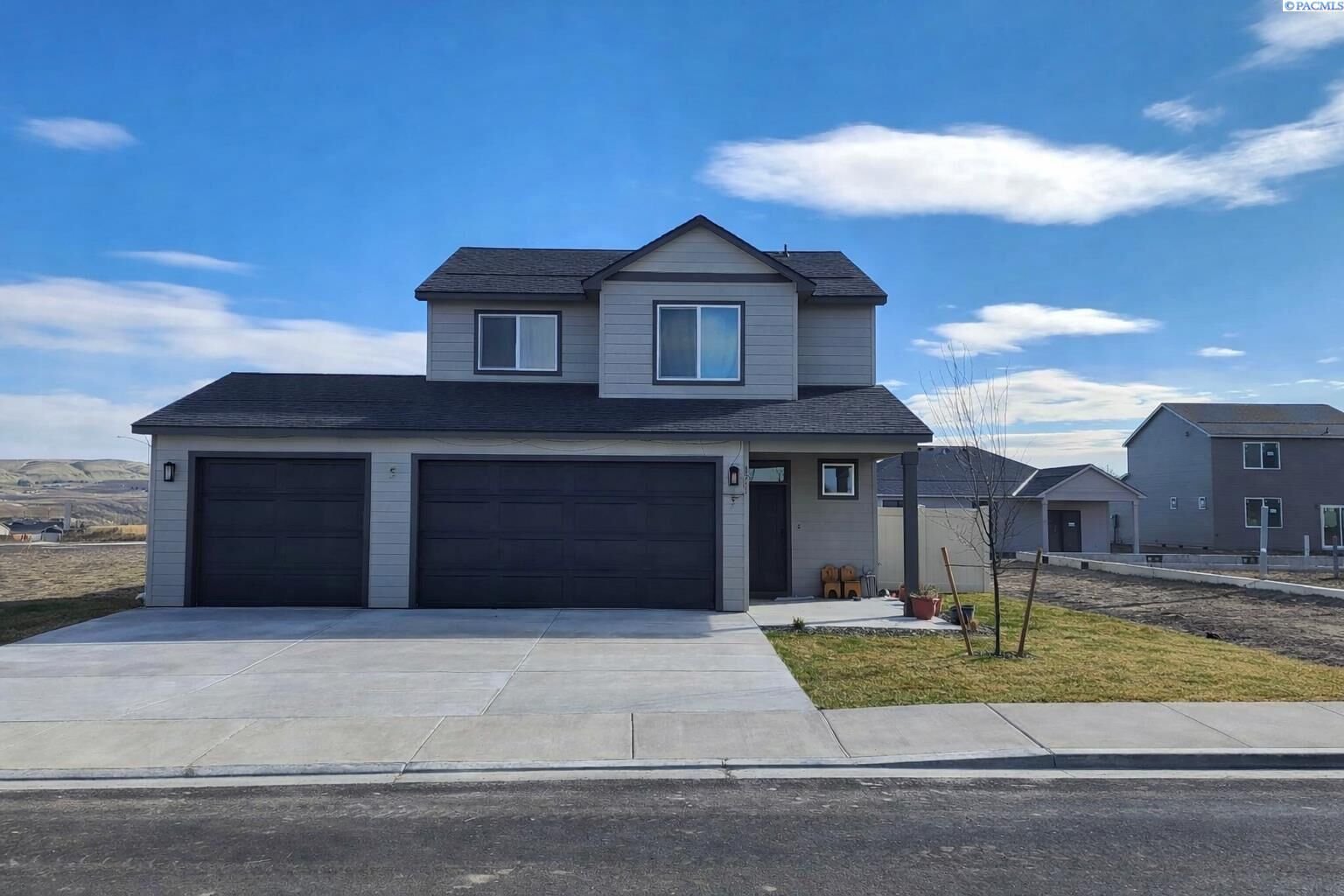 Property Photo: 1214 18th St WA 99320