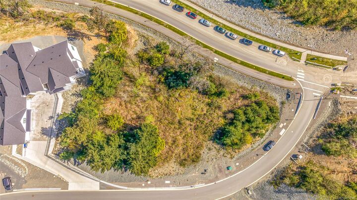 Property Photo:  5000 Broad Ridge Pl  BC V0R 2H0 
