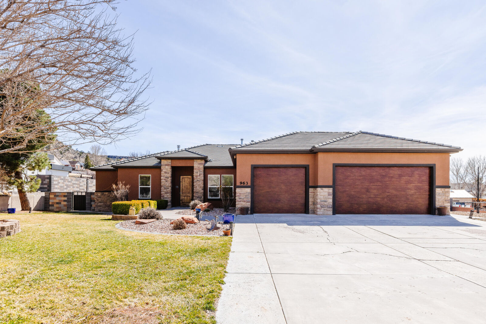 Property Photo: 963 W Sapphire Dr UT 84770