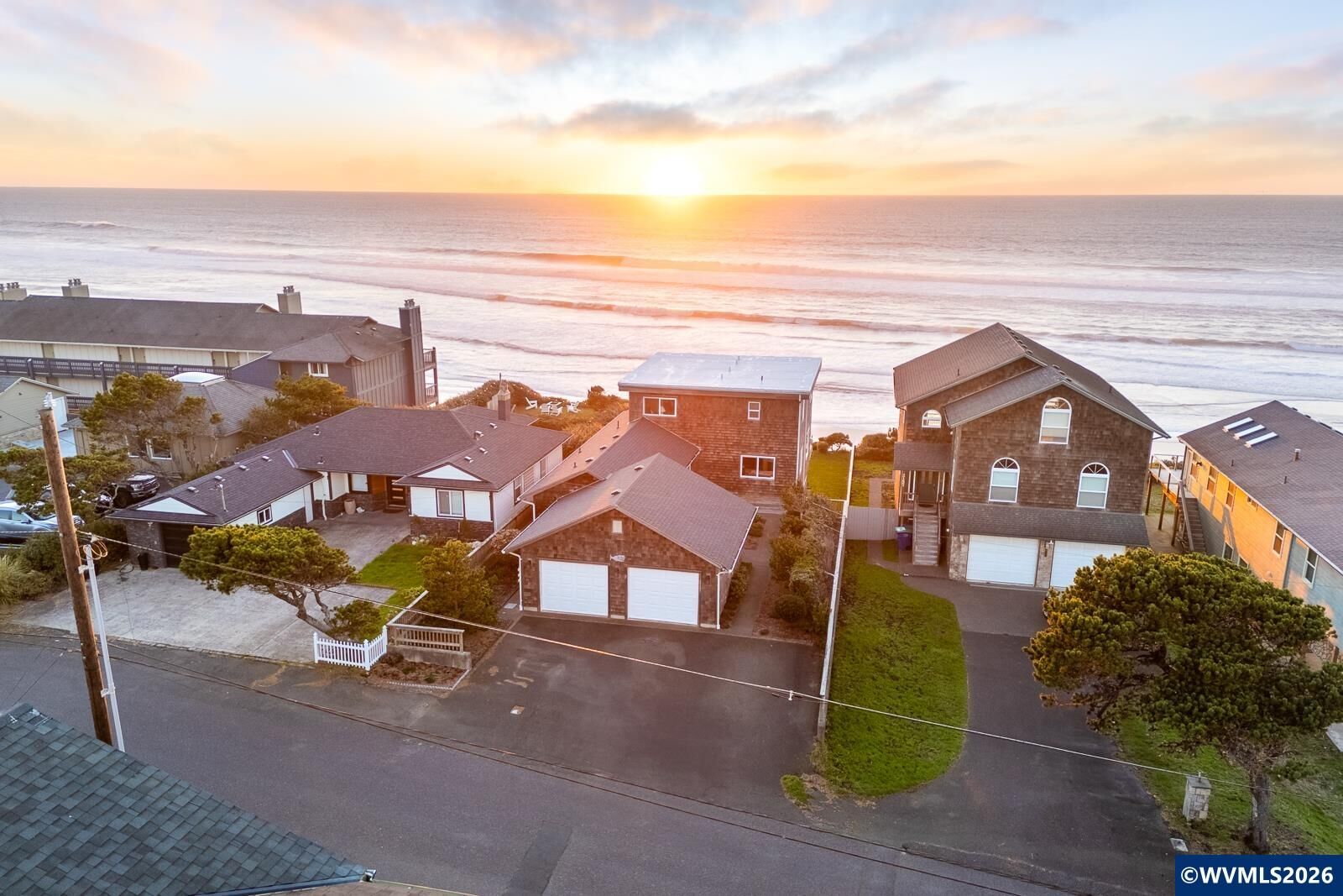 Property Photo: 2151 NW Inlet Av OR 97367