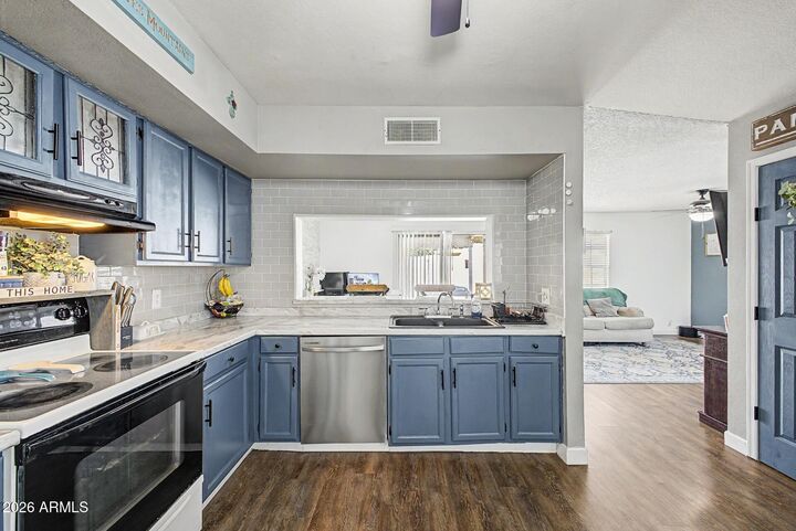 Property Photo: 3732 W Bluefield Avenue AZ 85308