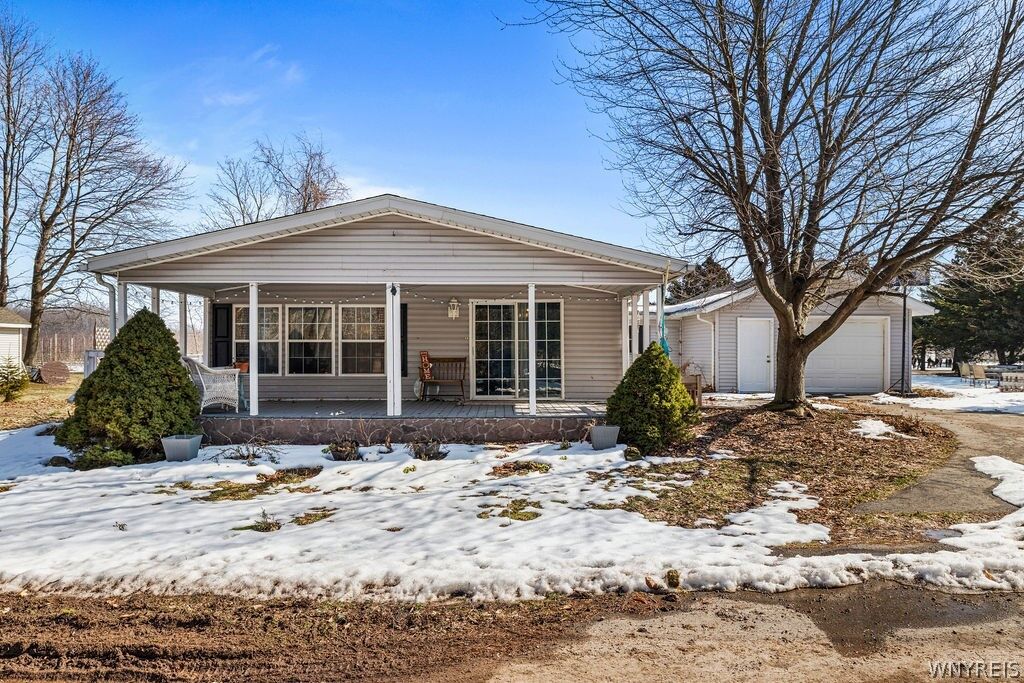 Property Photo: 1407 Breeze Way E NY 14108