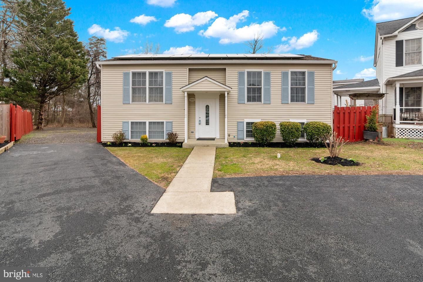 Property Photo: 8252 Glen Court MD 20794