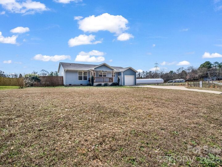 Property Photo: 655 W Oconee Street SC 29323