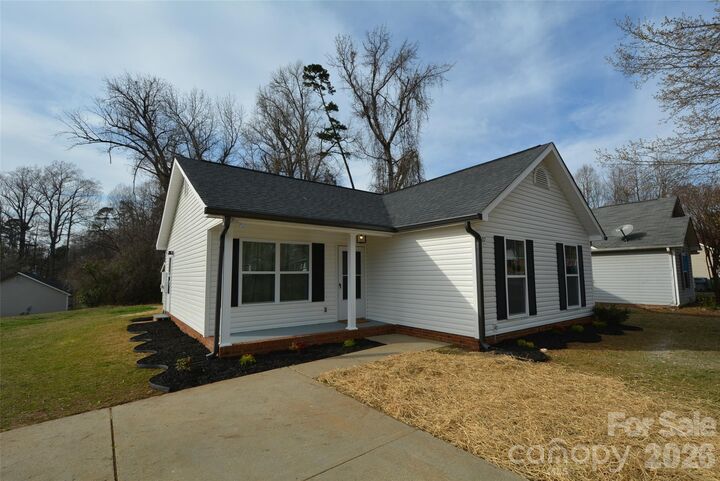 Property Photo:  6607 Sullins Road  NC 28214 