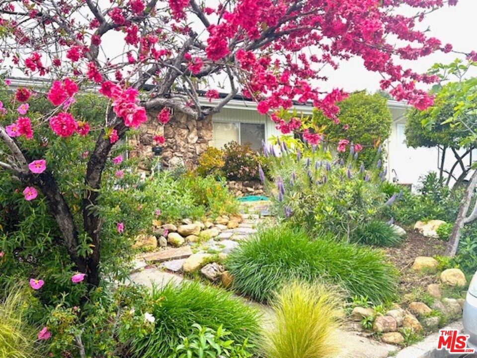 Property Photo:  1939 Westridge Ter  CA 90049 