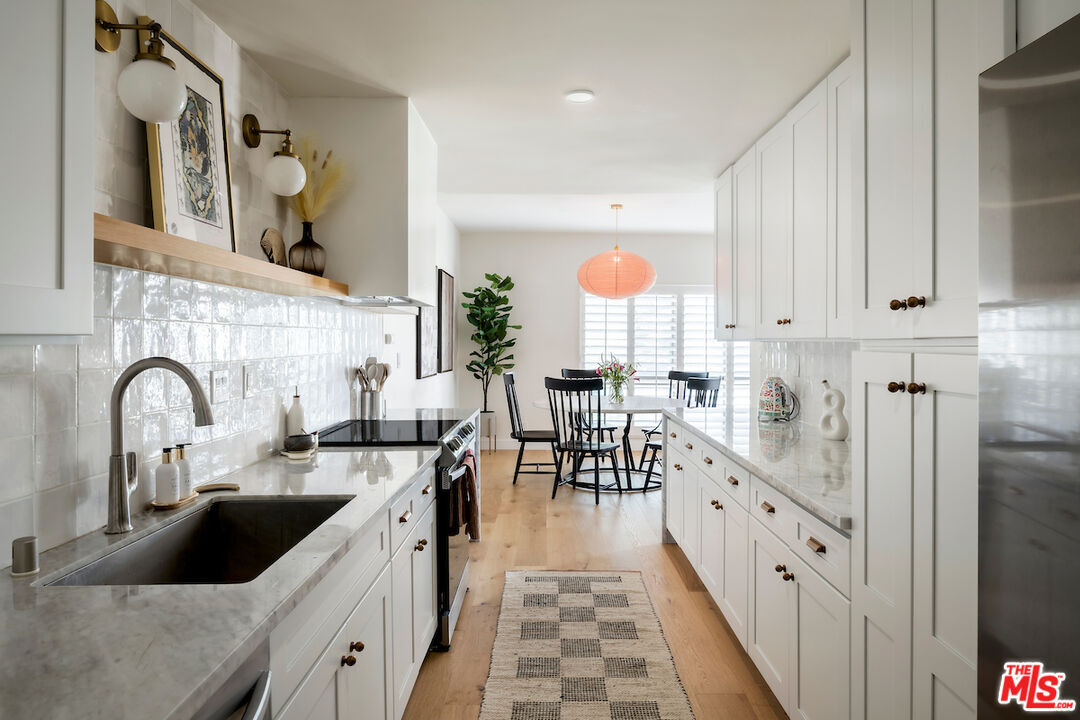 Property Photo: 651 Wilcox Ave CA 90004