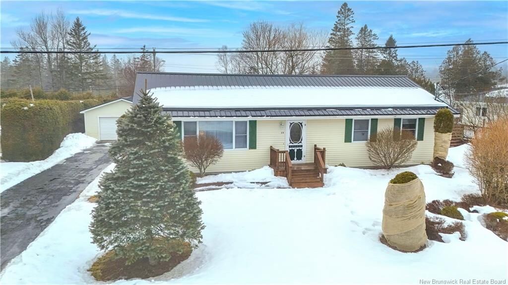 Property Photo:  35 Thomas Avenue  NB E5B 2M7 