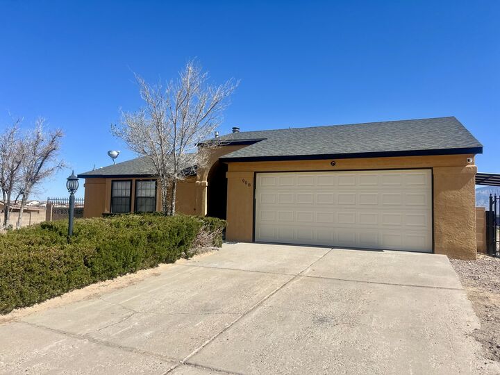 Property Photo:  908 Riva Court NE  NM 87124 
