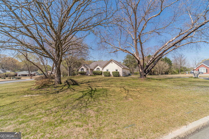 Property Photo: 1001 Marie Hill Court SW GA 30094