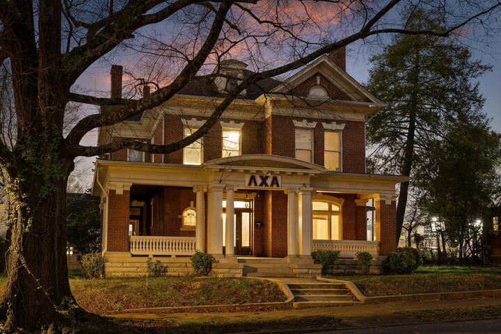 Property Photo:  926 Oak Street  TN 37403 