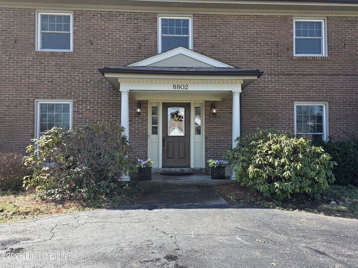 Property Photo:  8802 Nottingham Pkwy  KY 40222 