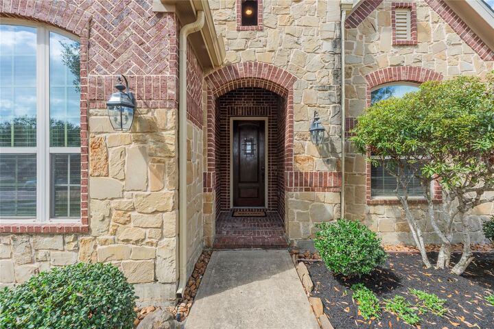 Property Photo:  5811 Green Meadows Lane  TX 77493 