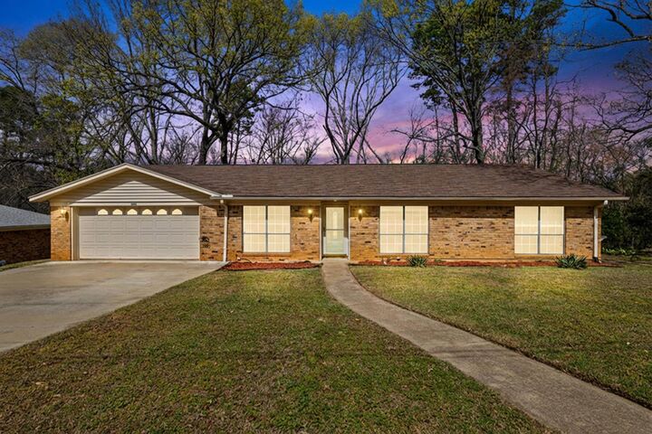 Property Photo:  3215 Restview Street  TX 75605 