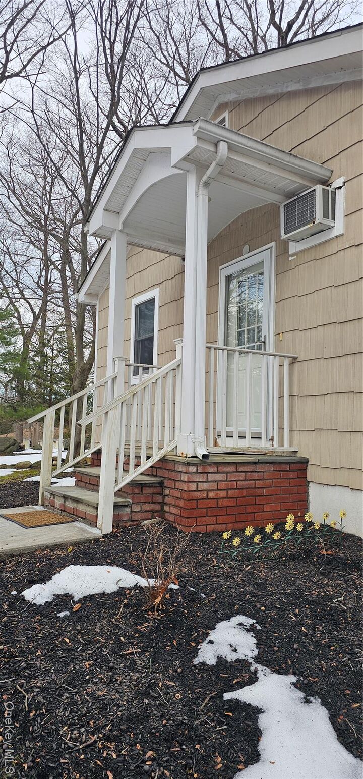 Property Photo:  109 Vista Terrace S B  NY 10541 