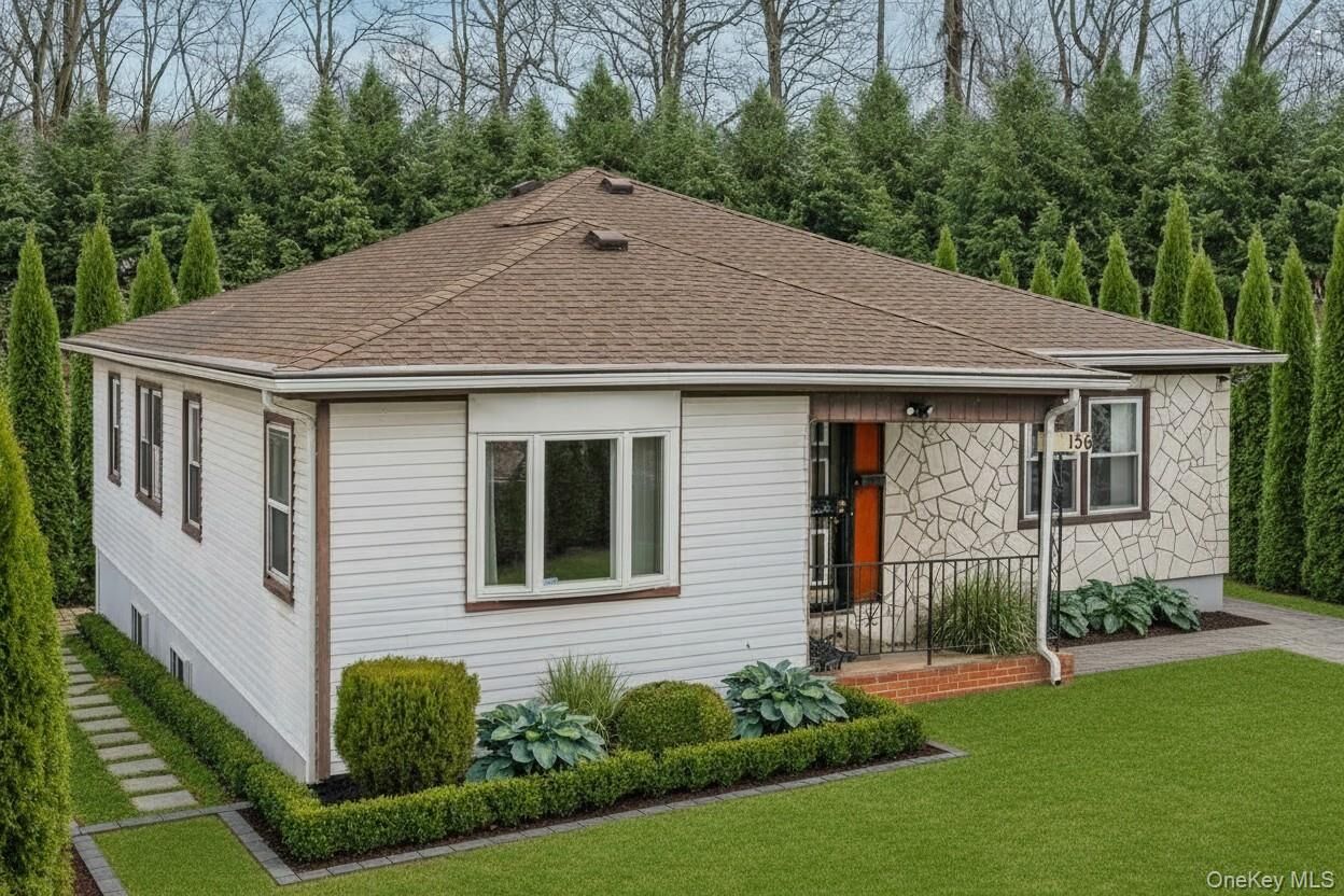 Property Photo:  136 Bushey Avenue  NY 10710 
