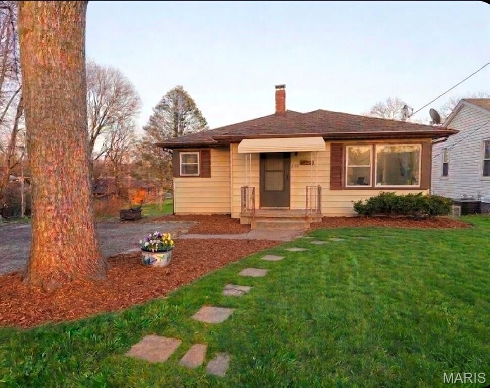 Property Photo:  910 Portland Avenue  IL 62234 