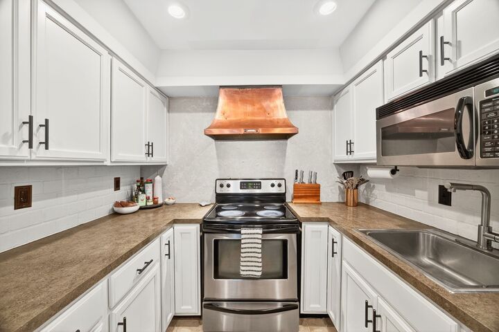 Property Photo:  5025 Hillsboro Pike 22G  TN 37215 