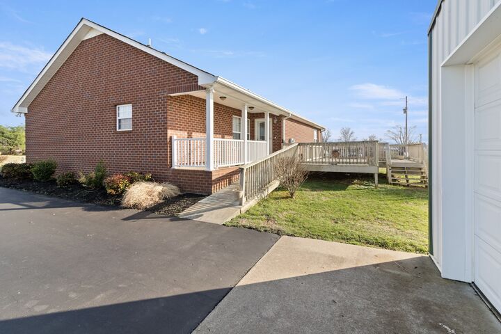 Property Photo:  85 Sharon Ln  TN 37083 