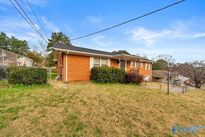 Property Photo:  4011 E Crestview Drive  AL 35816 