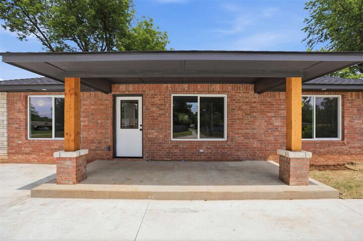 Property Photo:  1905 E Hartford  OK 74604 