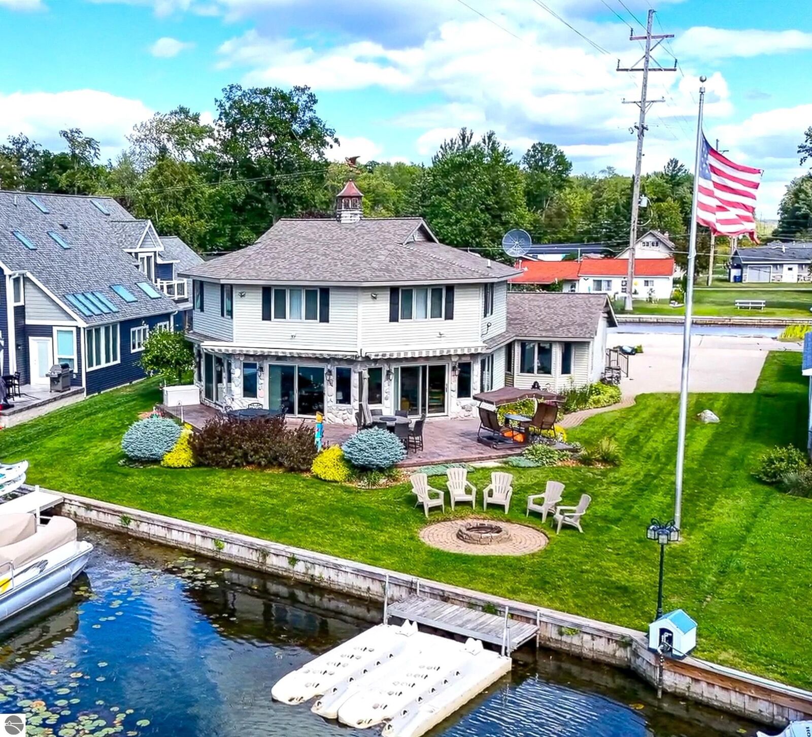 Property Photo:  4690 Birchcrest Drive  MI 48629 