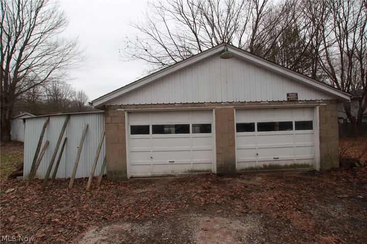 Property Photo: 2432 Cadwallader Sonk Road OH 44410