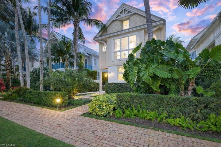 Property Photo:  42 6th St S  FL 34102 