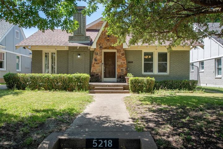 Property Photo: 5218 Vanderbilt Avenue TX 75206