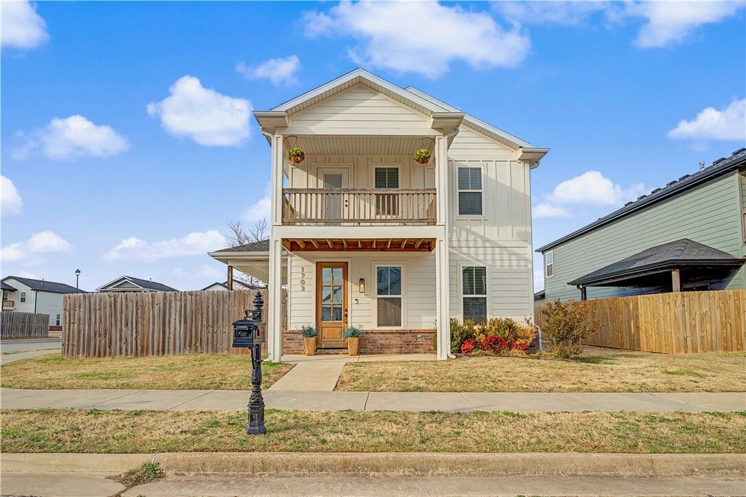 Property Photo: 1703 W Broadway Place AR 72758