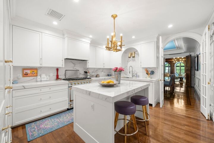 Property Photo:  260 Beacon 4  MA 02116 