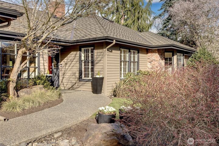 Property Photo:  2431  84th Avenue SE  WA 98040 