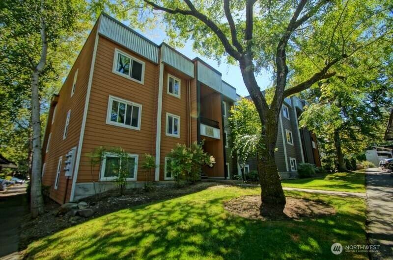 Property Photo:  718  Kirkland Circle B302  WA 98033 