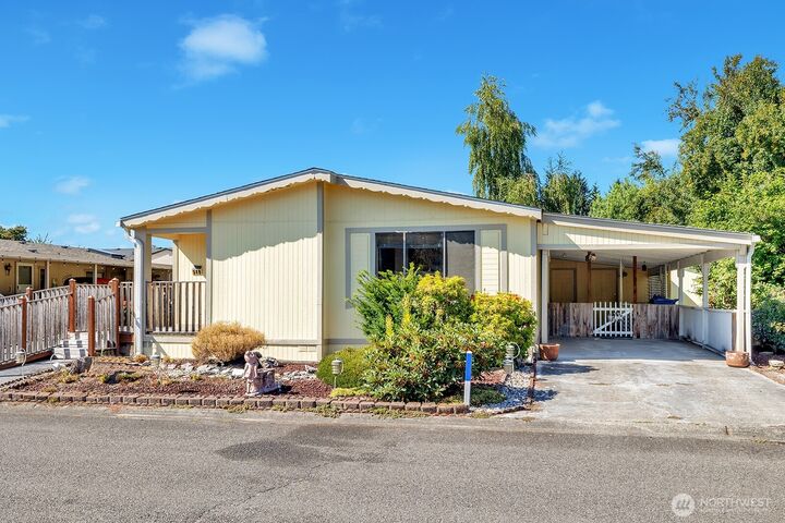 Property Photo:  1402  22nd Street NE 549  WA 98002 