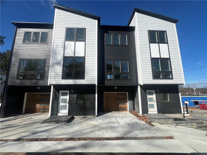 Property Photo:  152 Colonial Road 152  RI 02906 