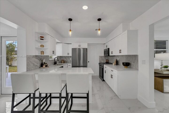 Property Photo:  20 NE 29th St  FL 33334 